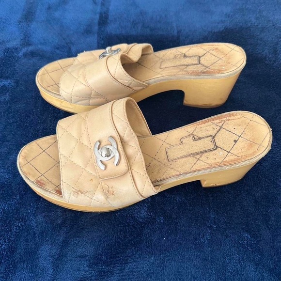 Chanel beige quilted leather mules - Picture 5 of 5